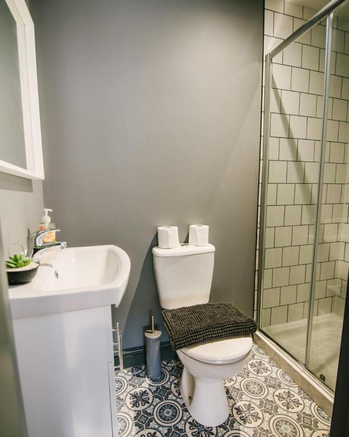 Quiet Location - 3 Bedroom Family House With 3 Shower Room - 2 Parking Spaces Plymouth Dış mekan fotoğraf