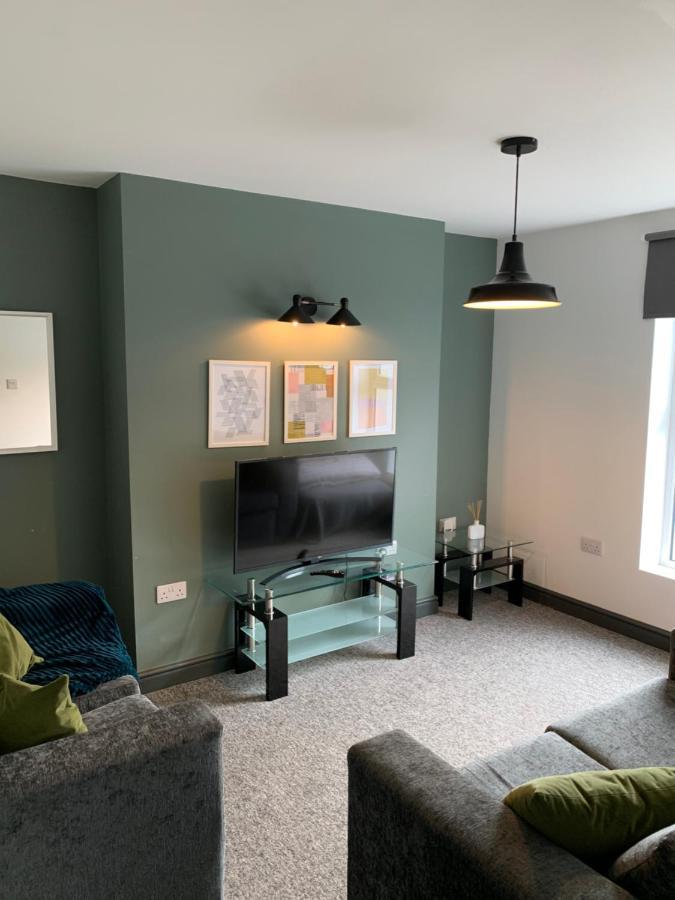 Quiet Location - 3 Bedroom Family House With 3 Shower Room - 2 Parking Spaces Plymouth Dış mekan fotoğraf